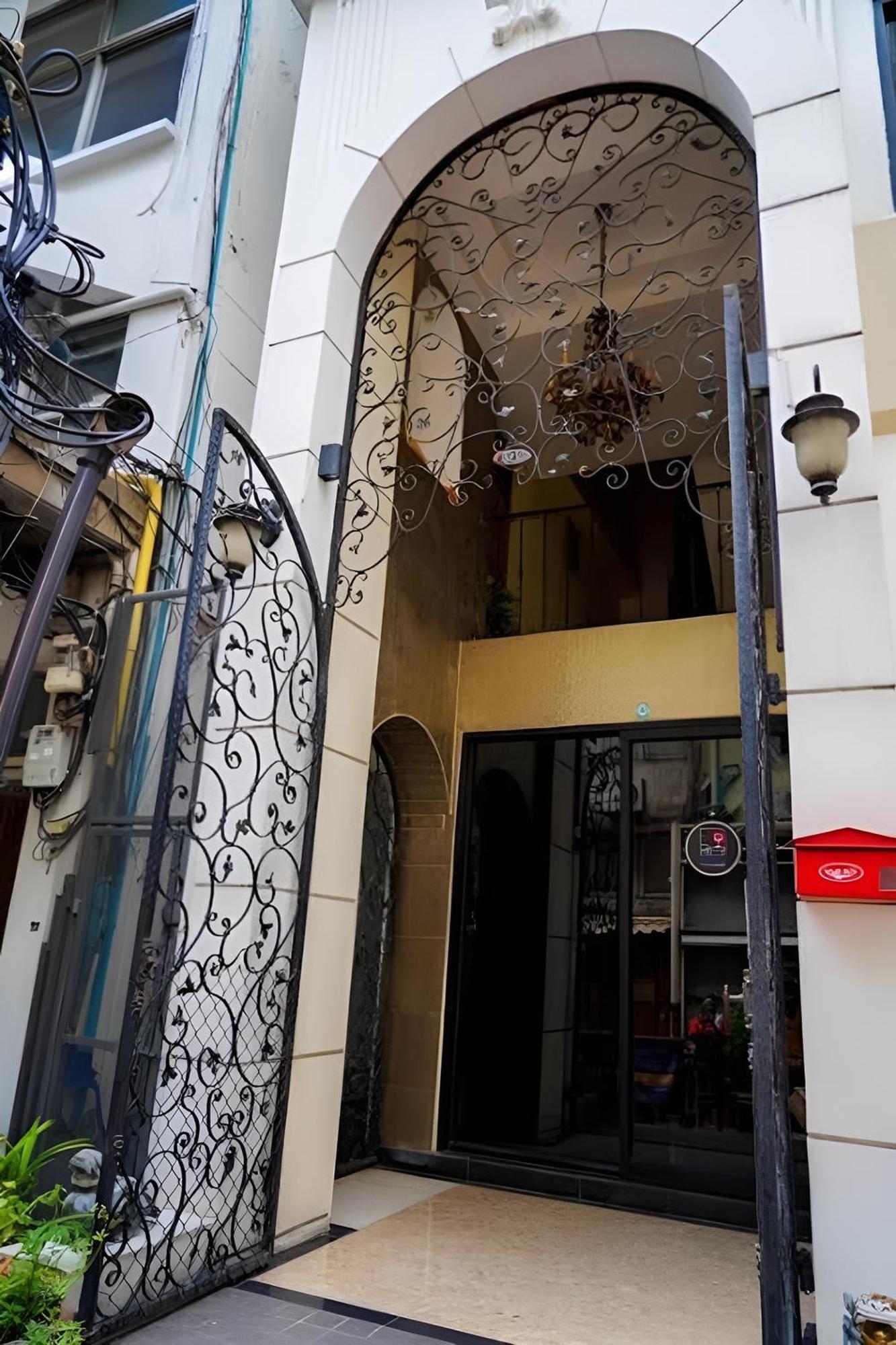 Bnb98 Silom Hotel Bangkok Exterior photo