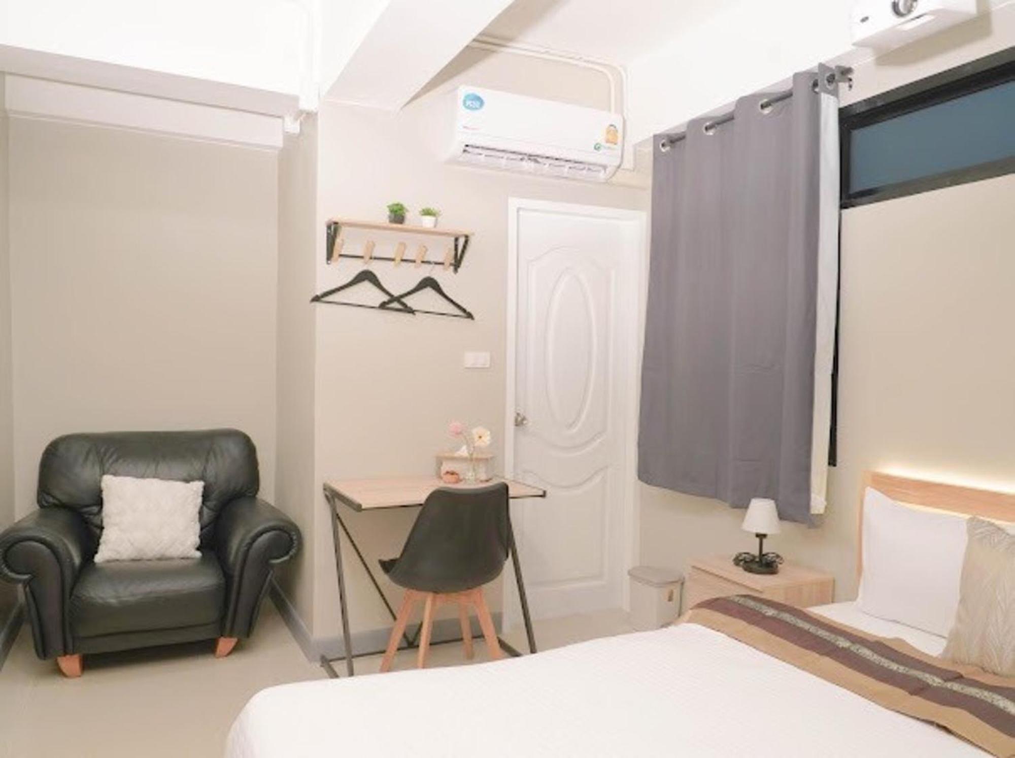 Bnb98 Silom Hotel Bangkok Exterior photo