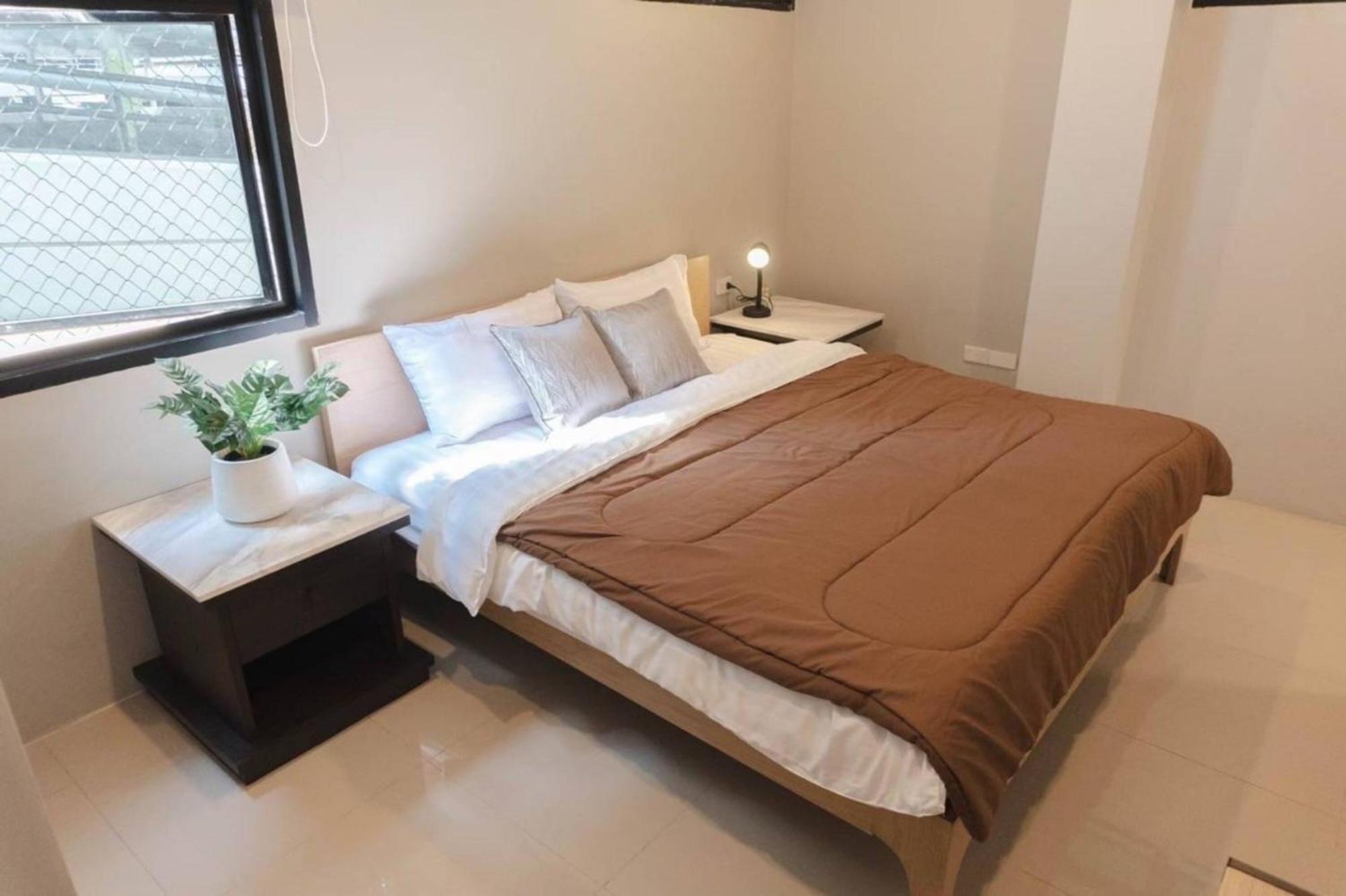 Bnb98 Silom Hotel Bangkok Exterior photo